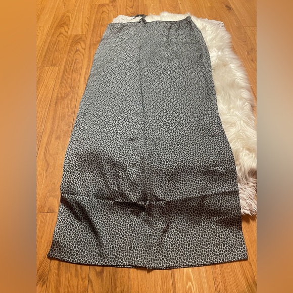 SzL Barefoot Dreams Satin Pajama Pants - Picture 7 of 14